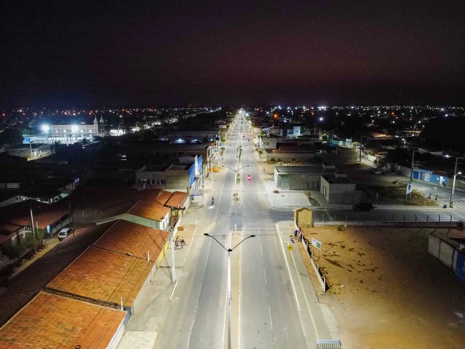 Avenida Tereza Patrício está com 100% de obras de iluminação concluídas