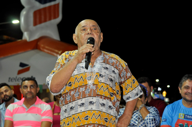 O poeta Antônio Francisco marca presença na abertura do São João na Praia