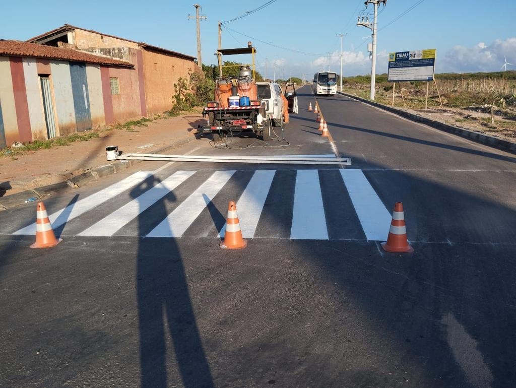 Trânsito de Tibau recebe nova sinalização